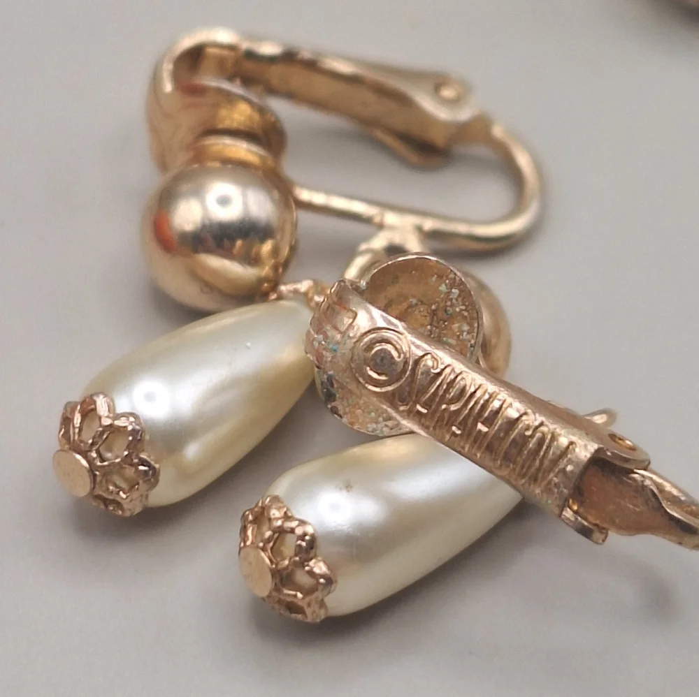 Vintage Clip-On & Screw-Back Earring Bundle – Sarah Coventry, Avon, LA Segal+ - Picture 12 of 16